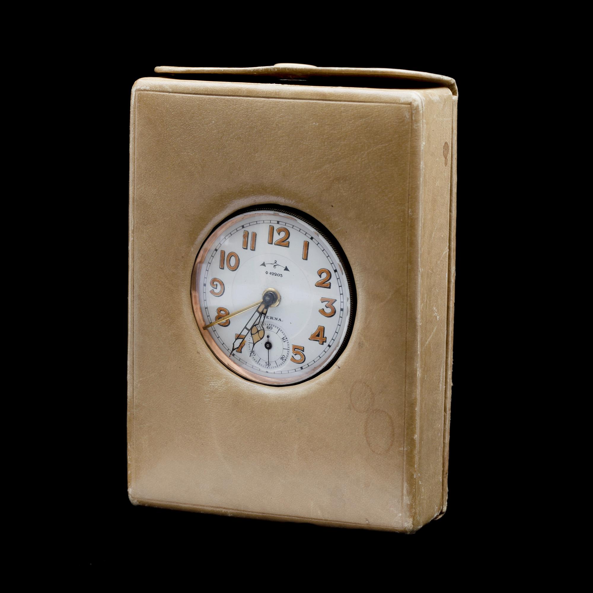 VÄCKARUR och FICKUR, 2+1st, 18k guld (fickur), bla Eterna o Bavaria, 1930-tal resp tid 1900-tal. Vikt (fickur) 31,6g.