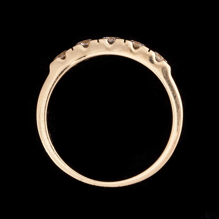 RING, 18k guld, diamanter. Vikt ca 4,1 g.