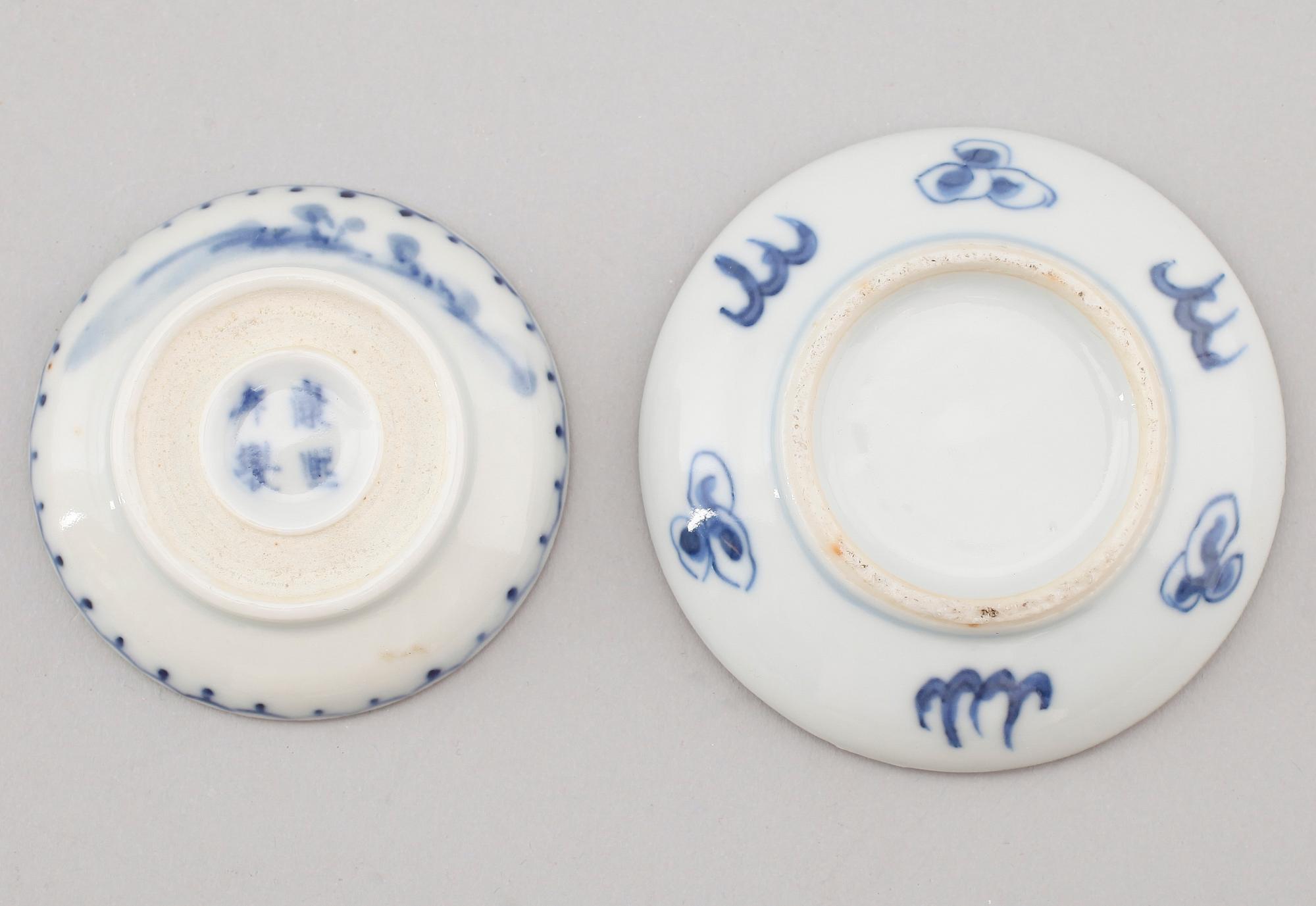 LOCKASKAR, 2 st, porslin, Kina, sannolikt 1800-tal.
