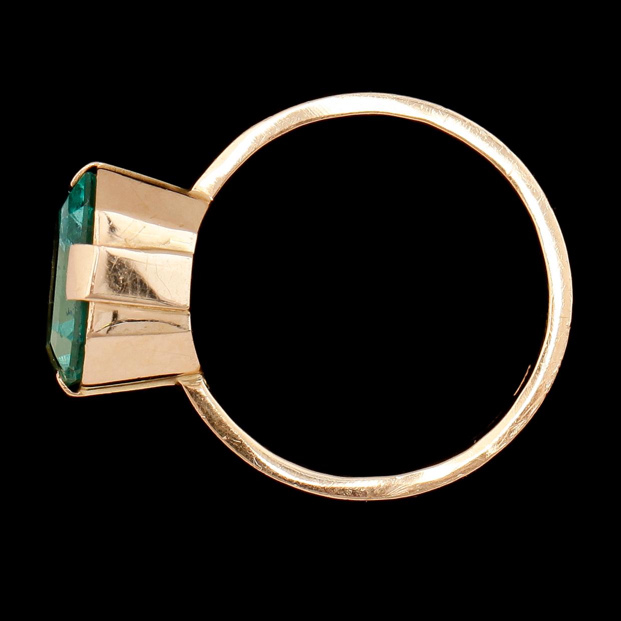RING, 18K guld, colombiansk smaragd ca 5,00 ct. svenska stämplar W&A,  K11.