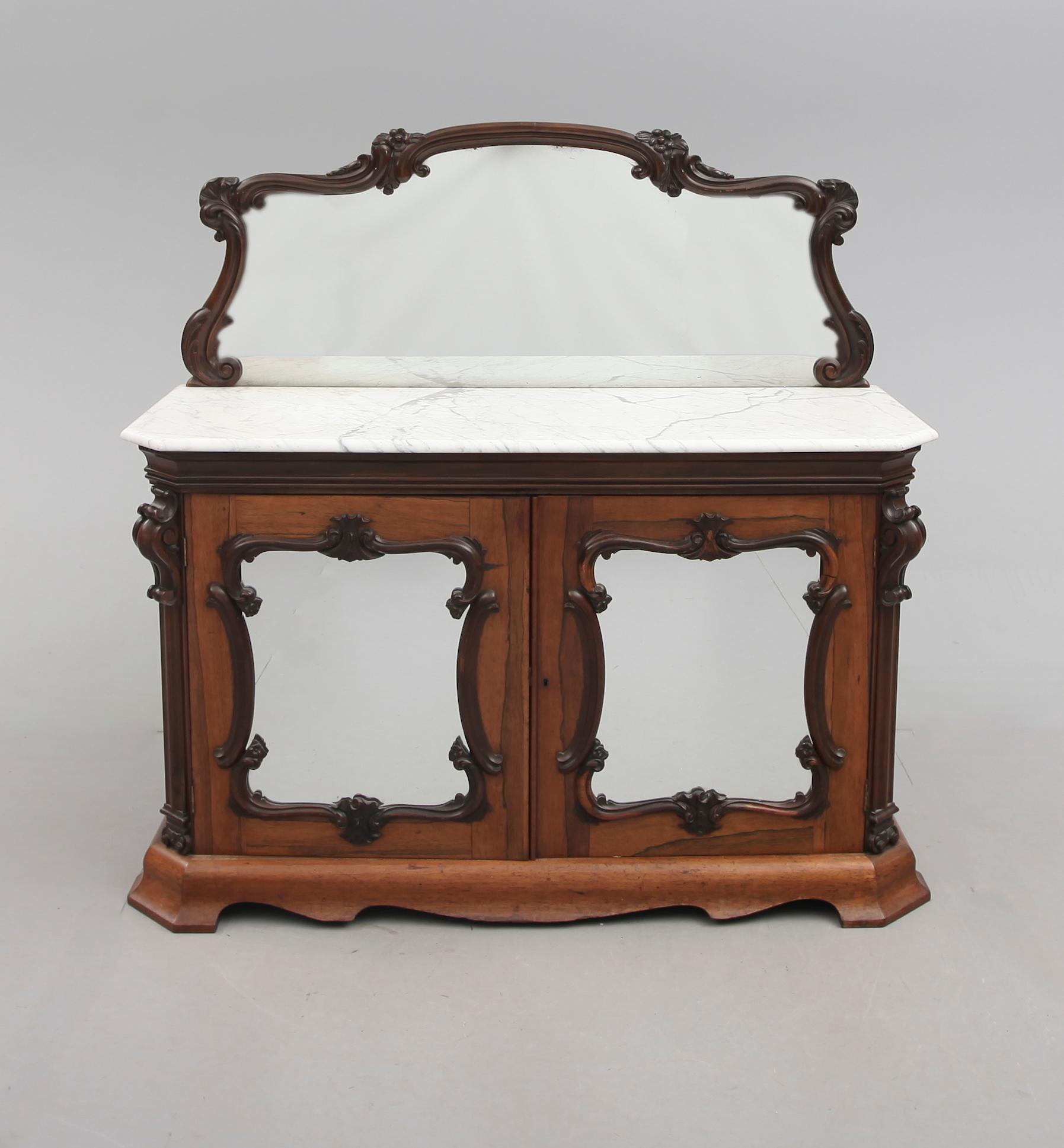 SERVERINGSSKÄNK, 1800-talets mitt.