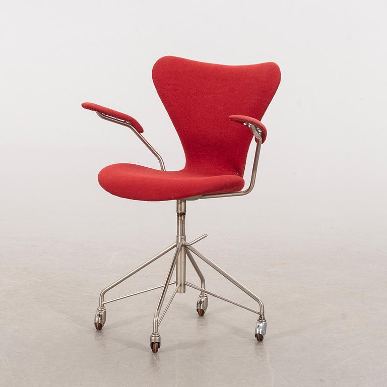 ARNE JACOBSEN, "Sjuan", kontorsstol, Fritz Hansen, Danmark, 1900-talets mitt.