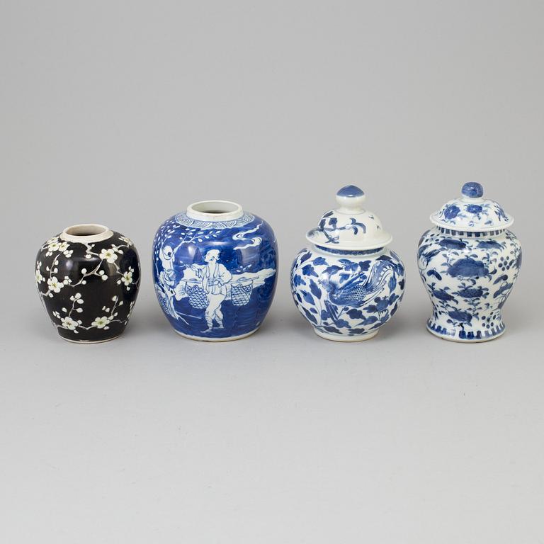 A set of four chinese porcelain jars, Qing dynasty, late 19th/early 20th century,