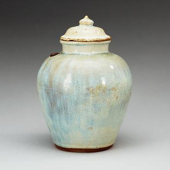 A ge glazed jar with cover, Ming dynasty.