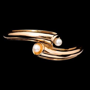 AN ELIS KAUPPI BRACELET, cultured pearls, 14K gold. Kupittaan Kulta, Turku Finland 1957.