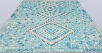 Rug, Kelim, classic design, 348 x 245 cm.