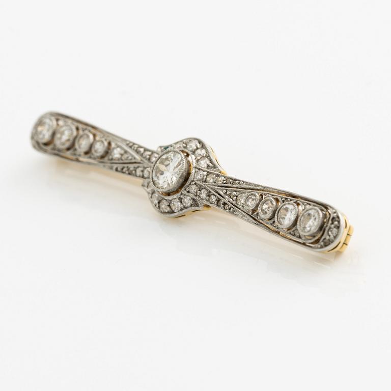 Brooch, with brilliant-cut and old-cut diamonds.