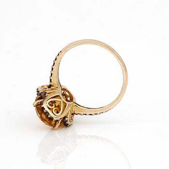 RING, 14K guld med citrin ca 5.60 ct och små diamanter. Vikt ca 3,70 g.