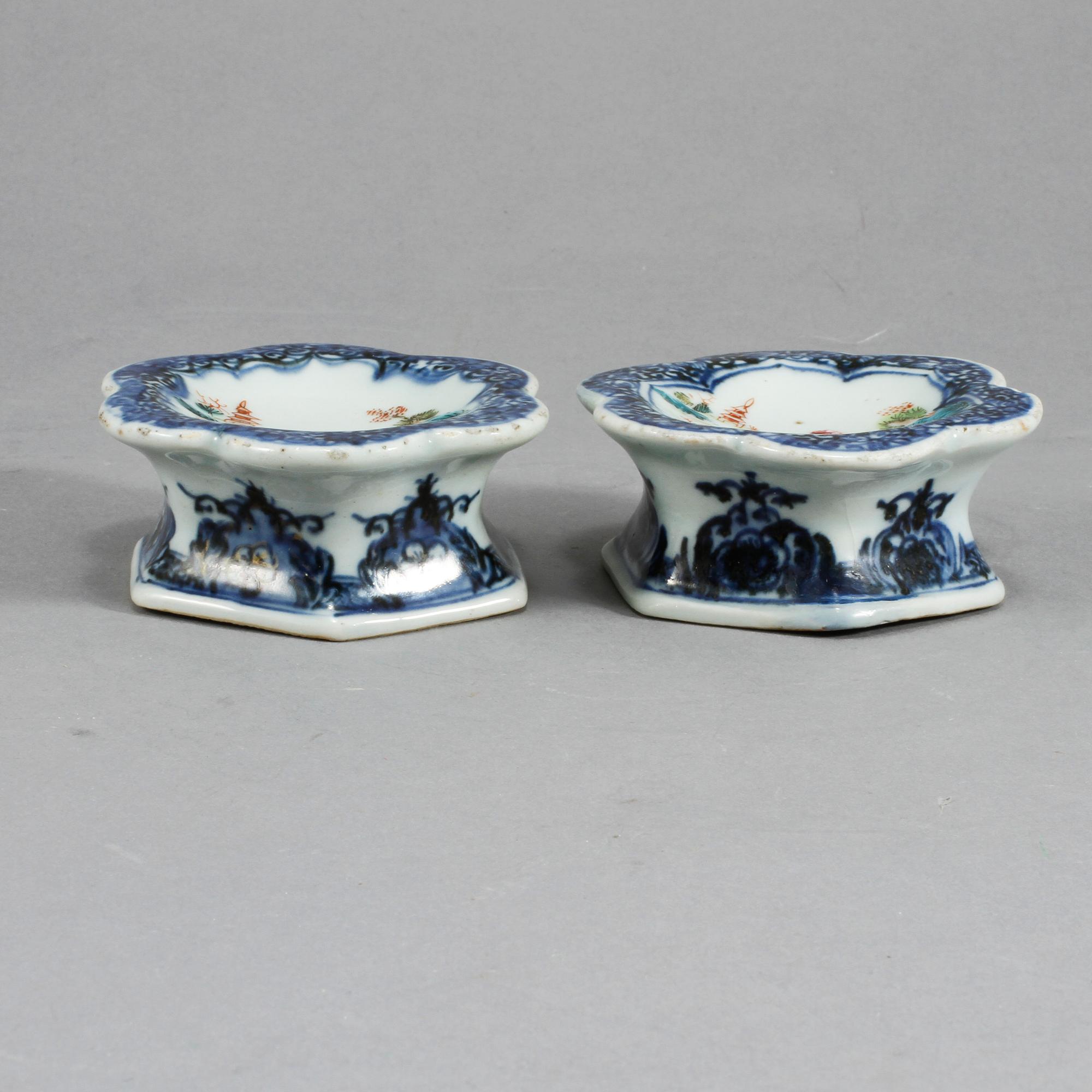 SALTKAR, ett par, porslin, Kina, 1700-tal.