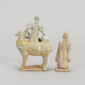 FIGURINER, två stycken, porslin. Sydostasien, Sawankhalok, 14/1500-tal.