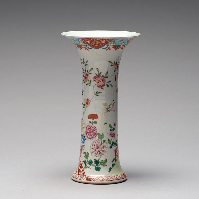 A large famille rose vase, Qing dynasty, Qianlong (1736-95).