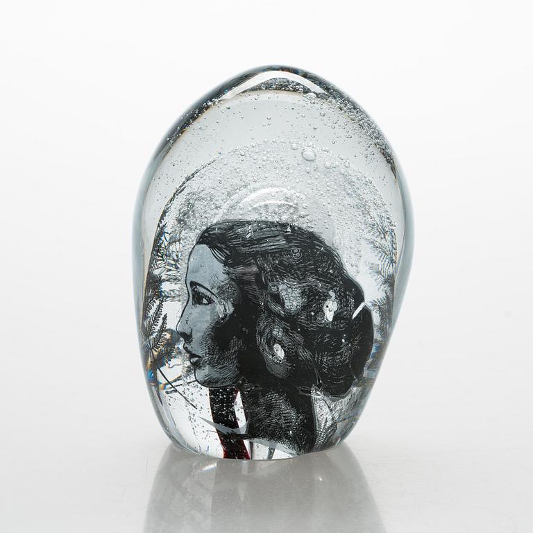 Sini Majuri, glasskulptur, "Cell", version 1, signerad Sini Majuri Suomenlinna 2021.