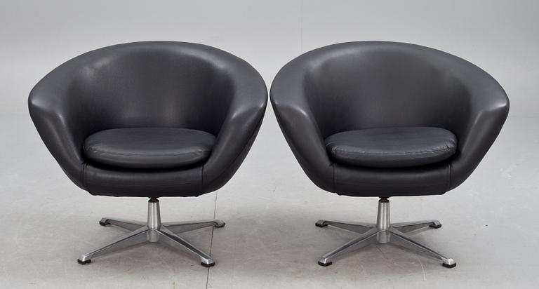 FÅTÖLJER, ett par, 1960-tal.