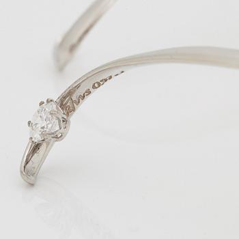 HALSRING med en briljantslipad diamant.