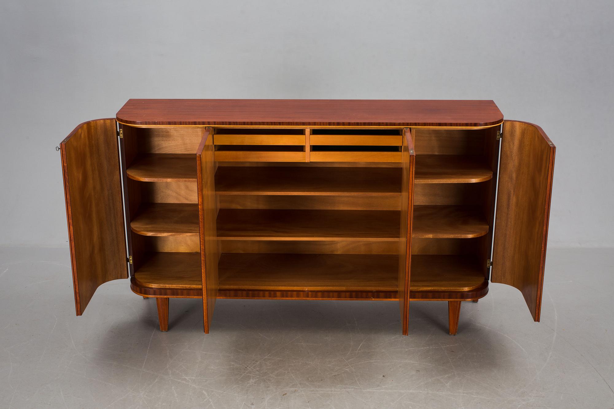 SIDEBOARD, 1900-talets mitt.