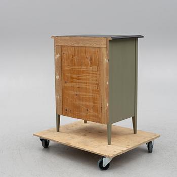 A chest of drawers, first half of the 20th Century.