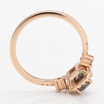 A 14K rosegold ring with diamonds ca. 1.38 ct in total. With AIG certificate.