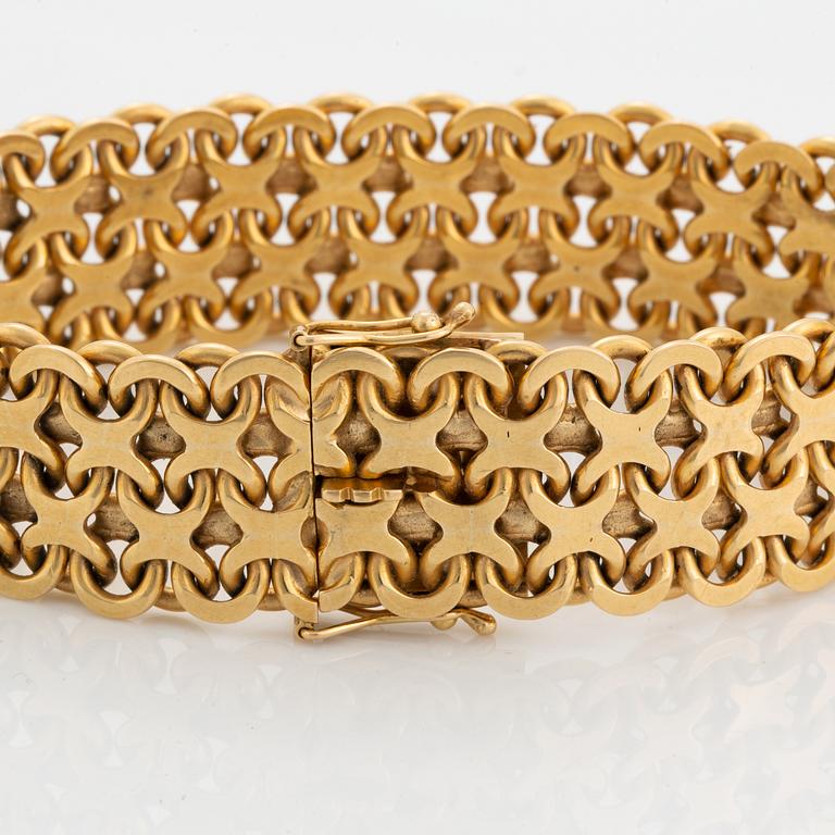 18K gold bracelet.