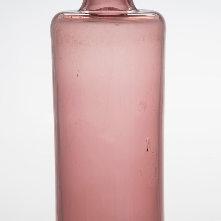 Nanny Still, a glass bottle signed Riihimäen Lasi O.Y Nanny Still.