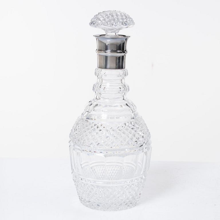 Karaffer med propp, ett par, glas, England/Irland 1800-tal med senare silverskoning.