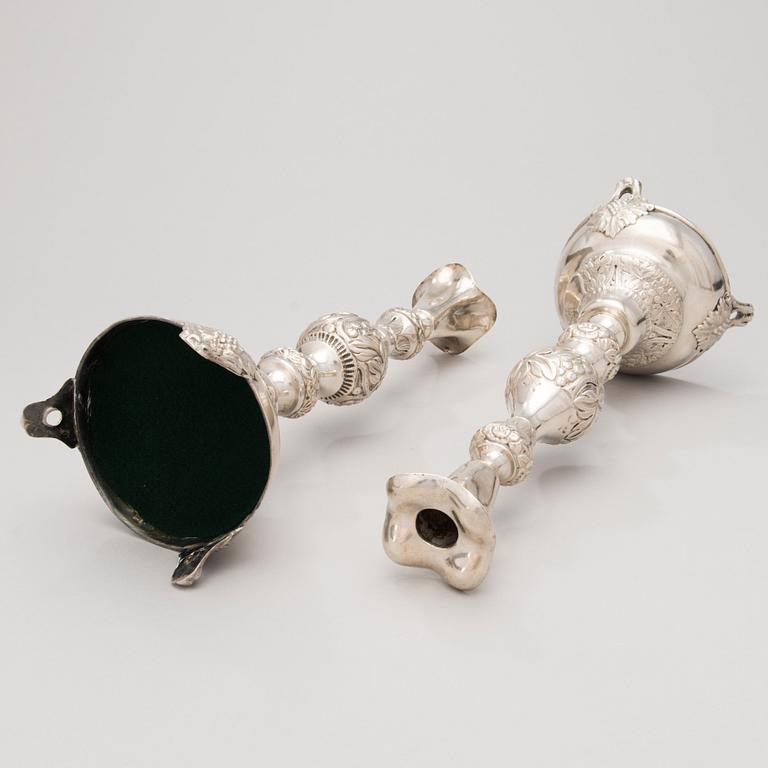 LJUSSTAKAR, ETT PAR. silver, mästarstämpel FG, Warszawa, 1880-90-tal.