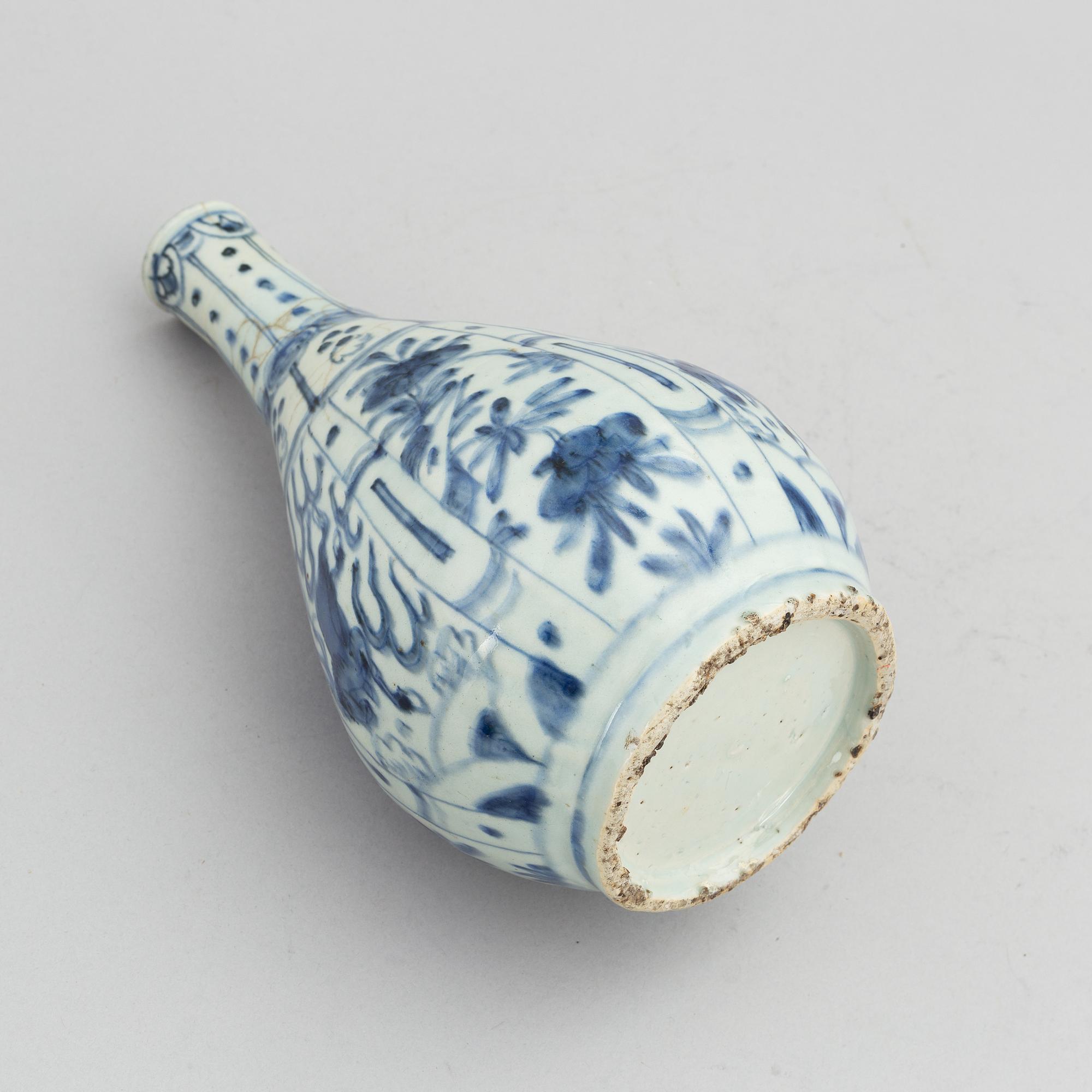A Chinese blue and white kraak porcelain 'flying horse' bottle vase, Ming dynasty, Wanli (1572-1620).