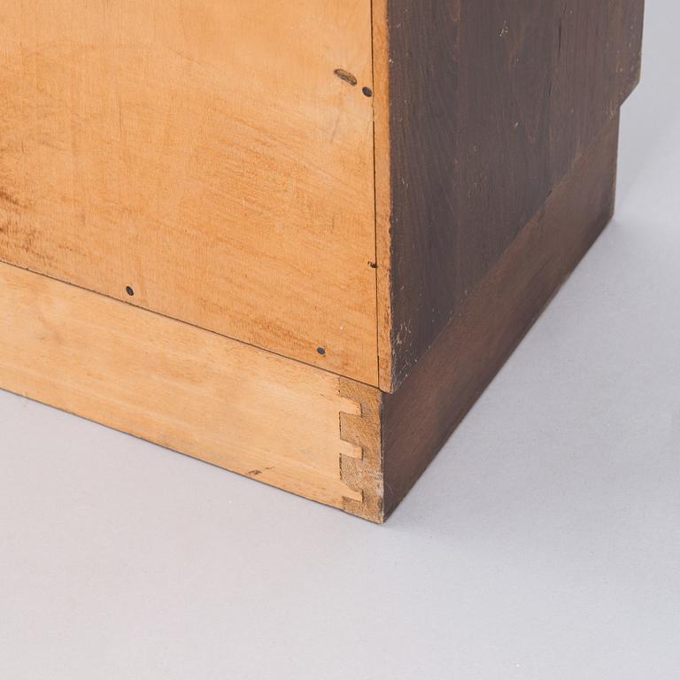 Aino Aalto, kirjahylly / kirjakaappi, 412/4  O.Y. Huonekalu- ja Rakennustyötehdas A.B. 1940-luku.