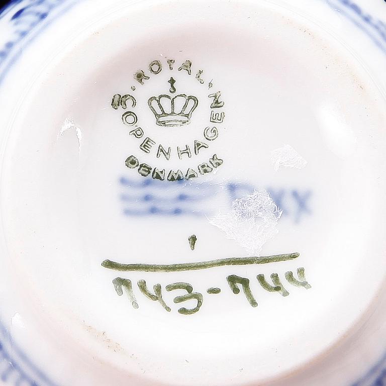 CREMEKOPPAR, 6 st, porslin, Royal Copenhagen, "Musselmalet", 1900-tal.