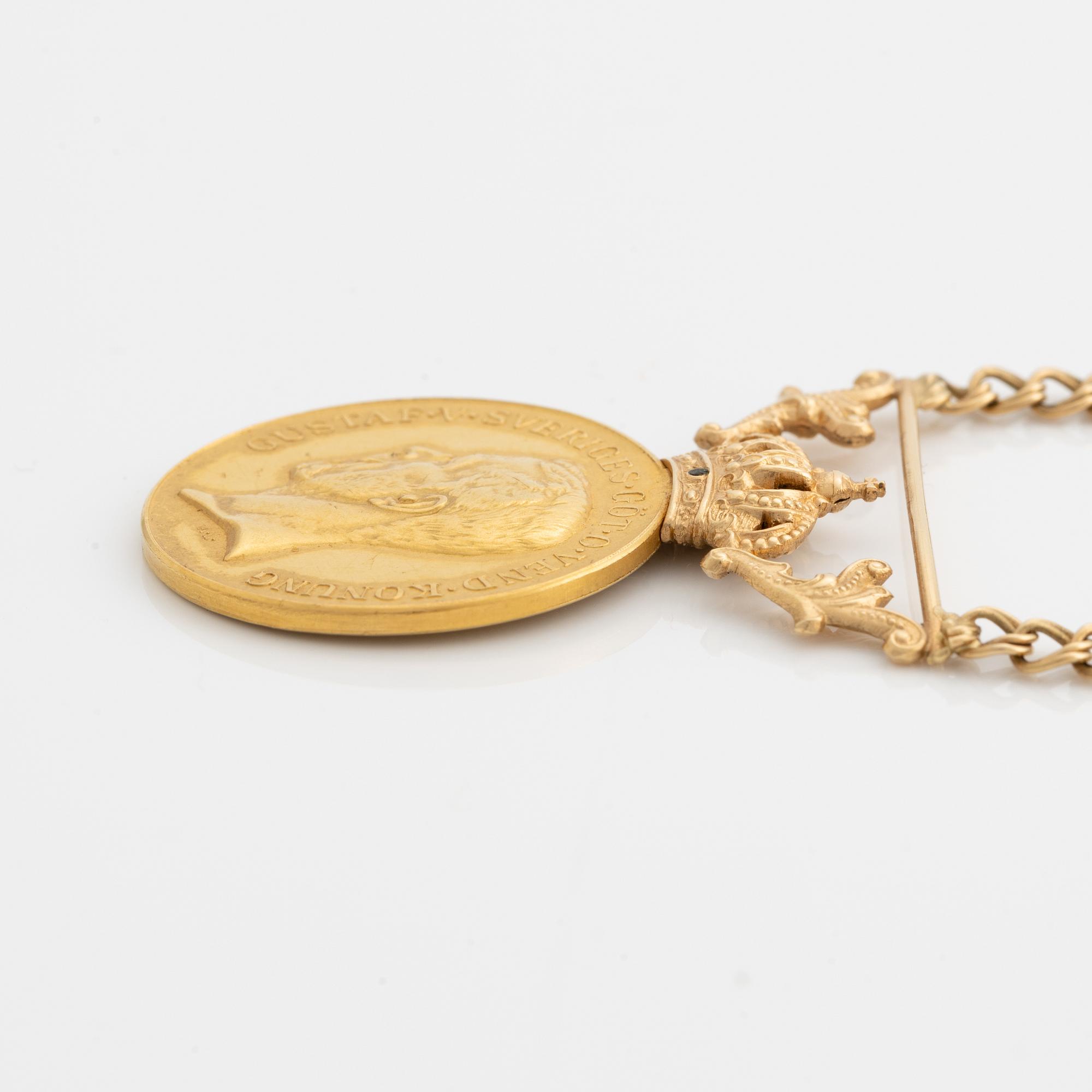 Medalj, "för nit och redlighet i rikets tjänst", guld, med senare kedja i 18K guld.