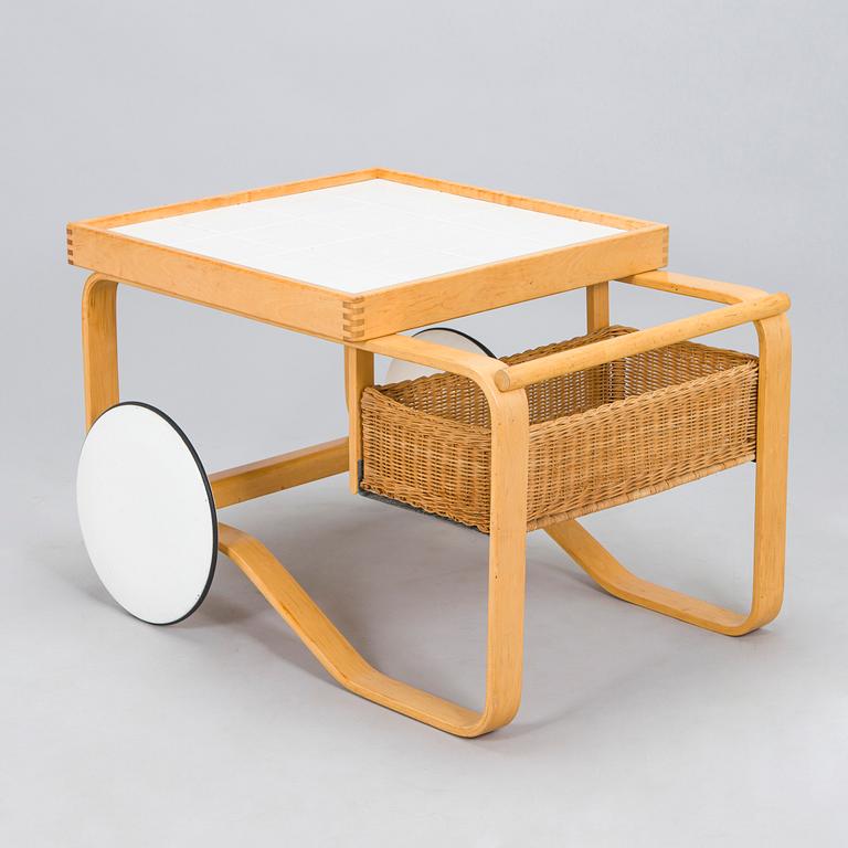 Alvar Aalto, serveringsvagn, modell 900, Artek, Finland, 1970-tal.