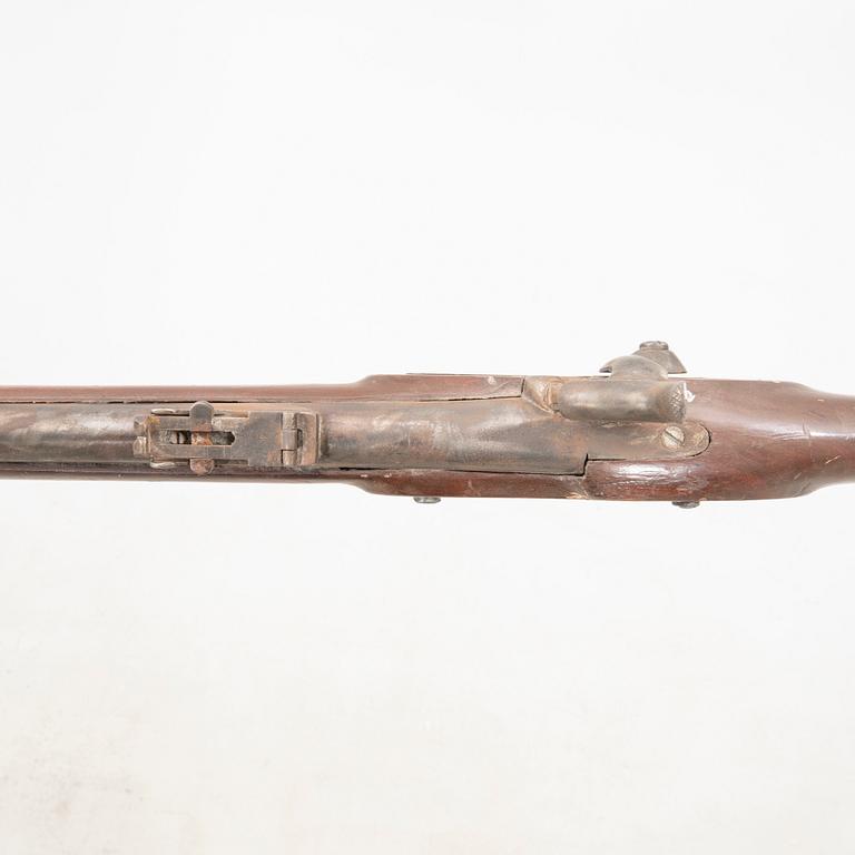 A British percussion gun, 1853 pattern.