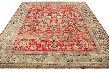 A Mahal carpet, c. 515 x 341 cm.