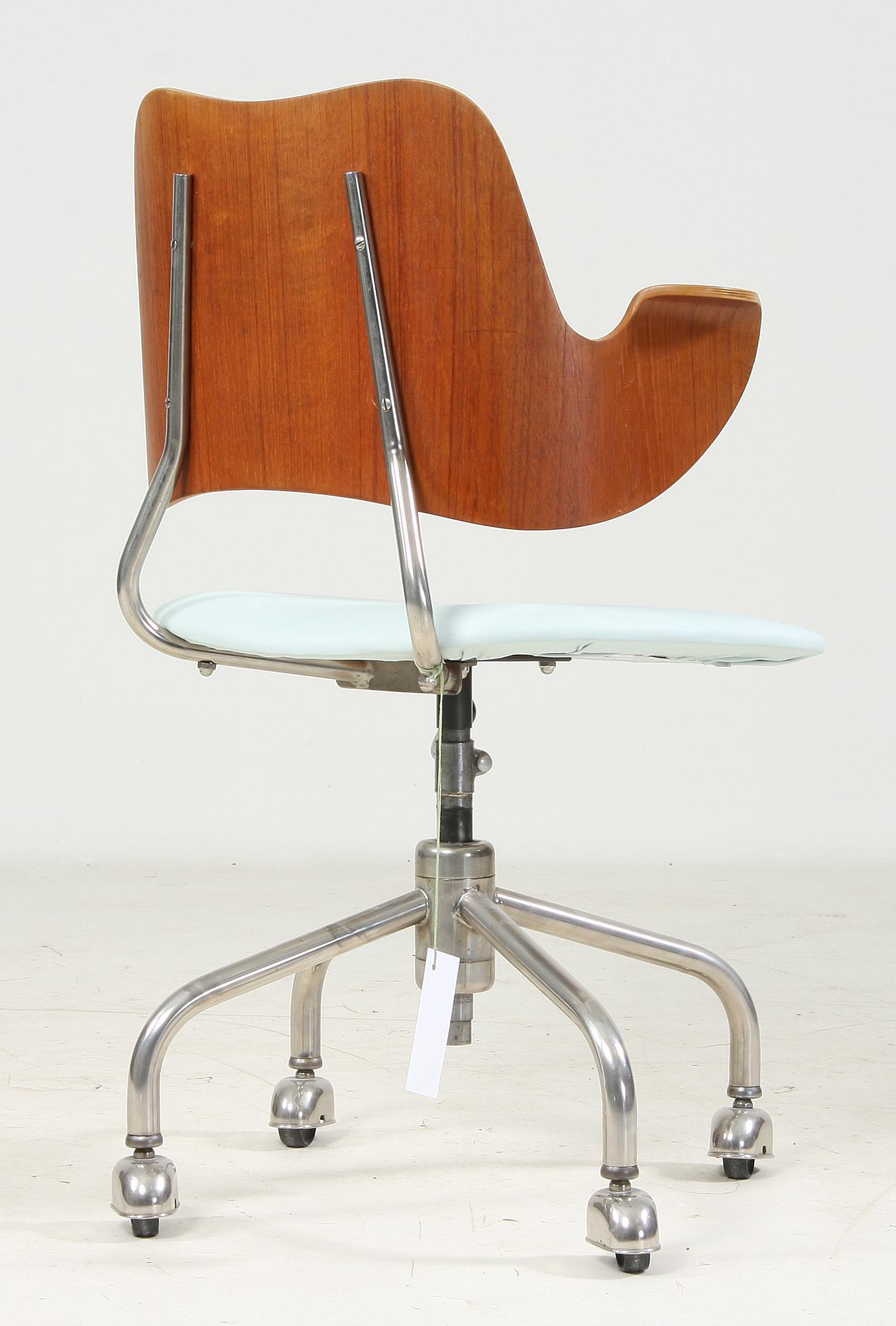 SKRIVBORDSSTOL, 1900-talets mitt.