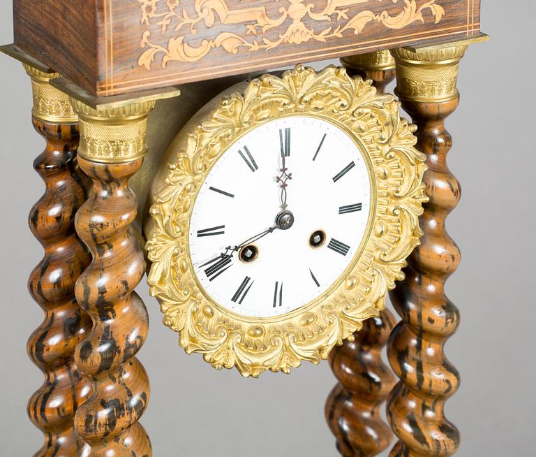 BORDSPENYDL, Frankrike, omkring 1900.