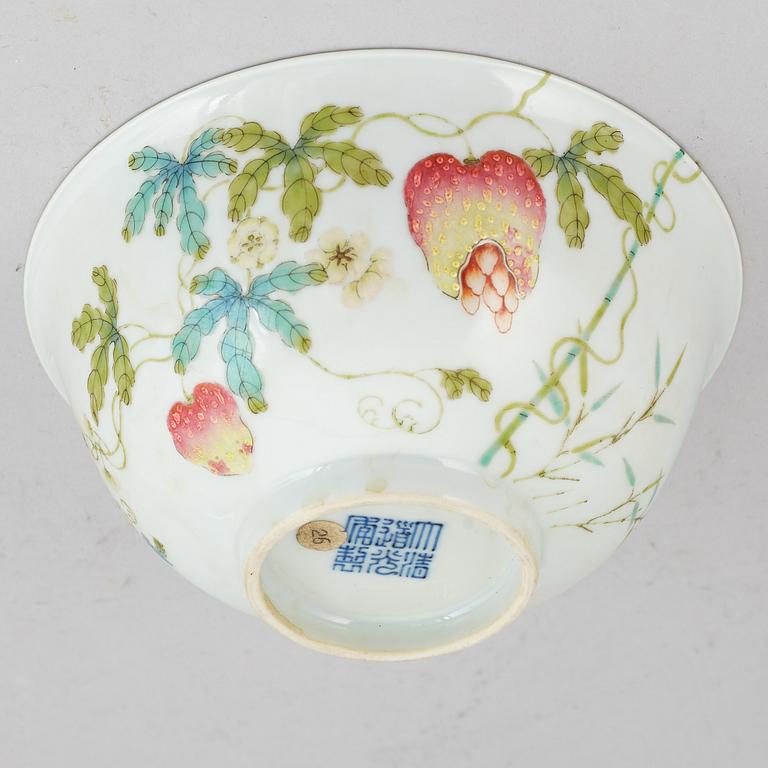 A famille rose bowl, 20th Century.