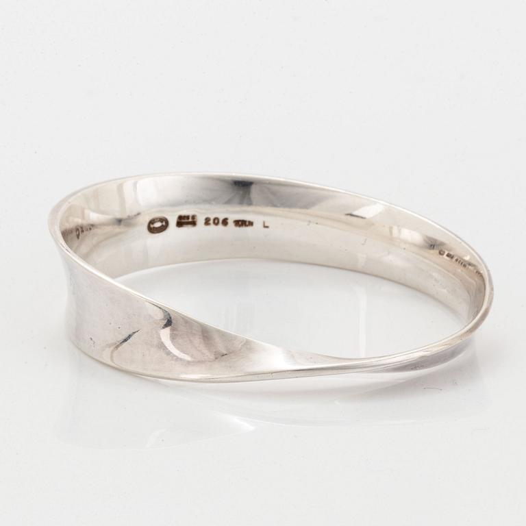 Vivianna Torun Bülow-Hübe, a silver bangle "Möbius", Georg Jensen.