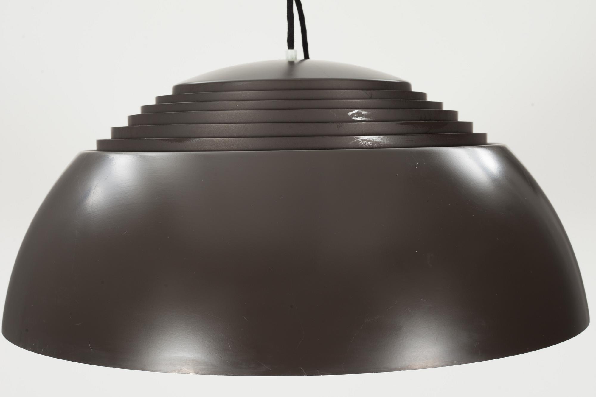 TAKLAMPA, "AJ Pendel", Arne Jacobsen för Louis Poulsen.