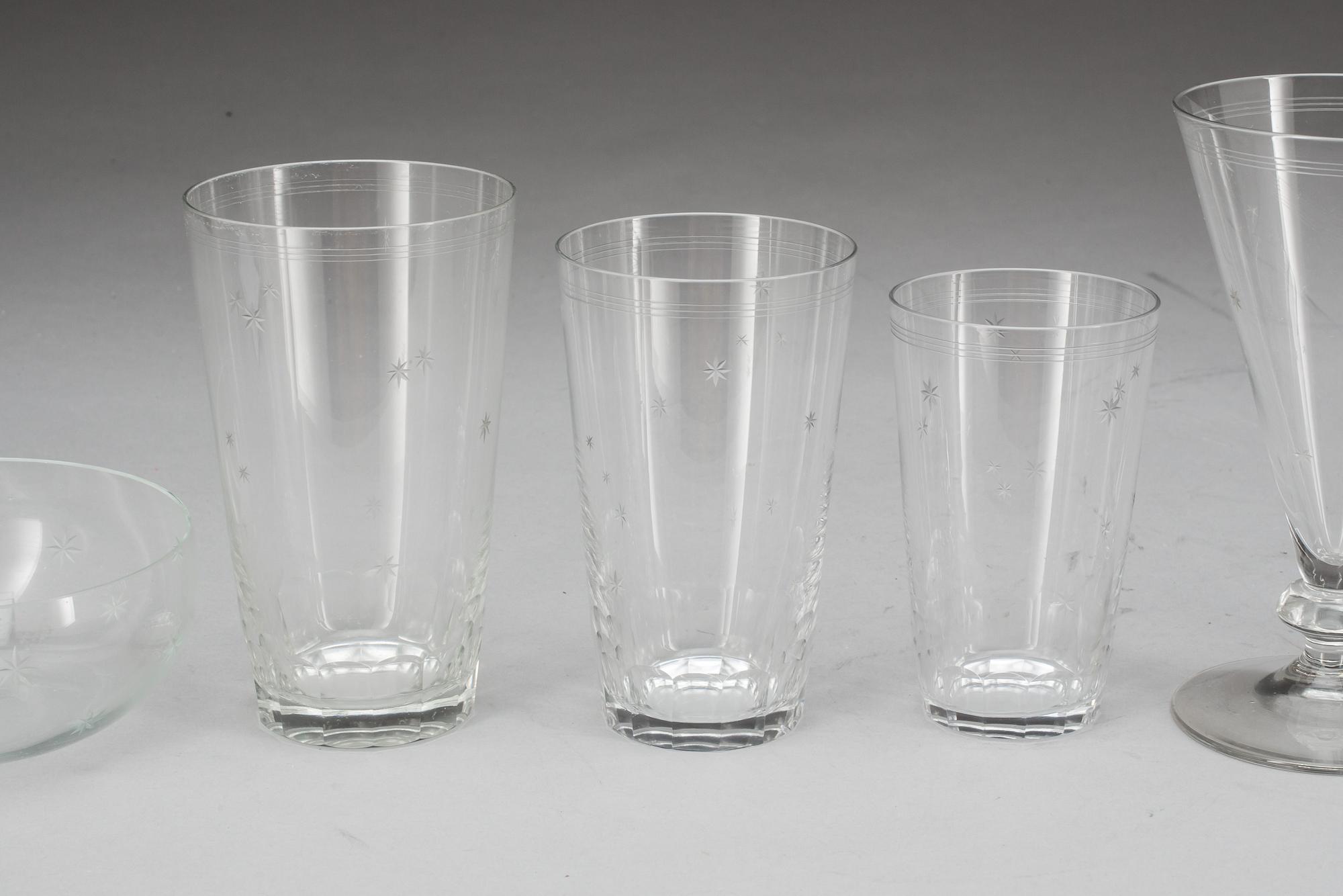 GLASSERVIS, ca 90 delar. 1900-tal.