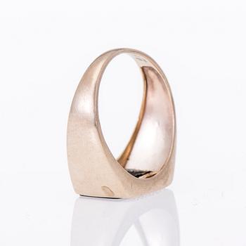 RING, 14K guld, 8/8-slipade diamanter, svart akryl. Kultasydän. Vikt ca 3,7 g.