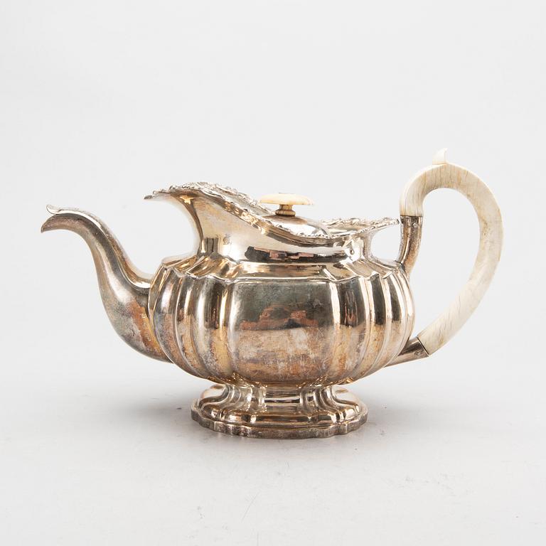 A Russian 3 pcs sivler teaservice assayermakr of N L Dubrovin Moscow 1840, totla weight ca 1450 gr.