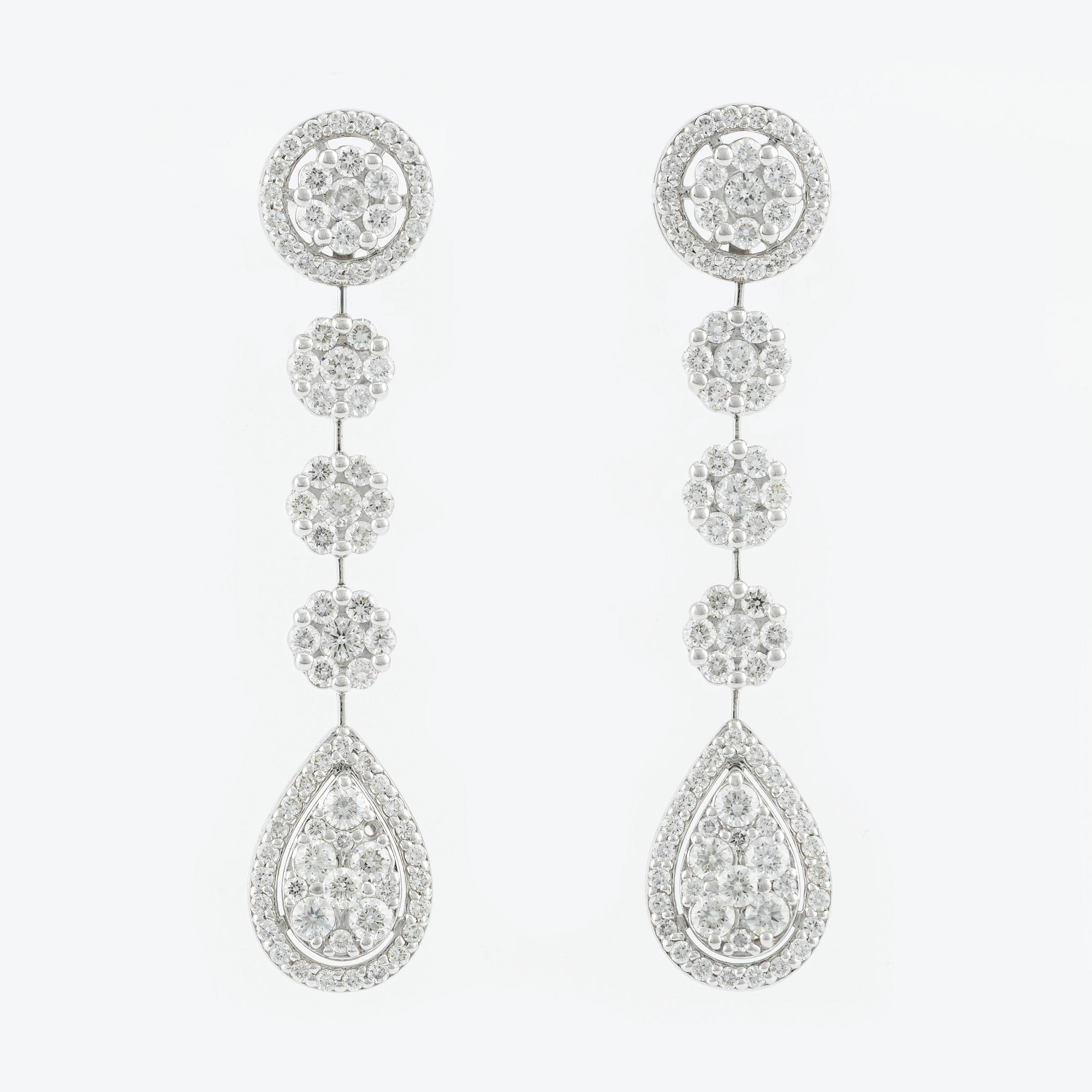 Earrings, with brilliant-cut diamonds.