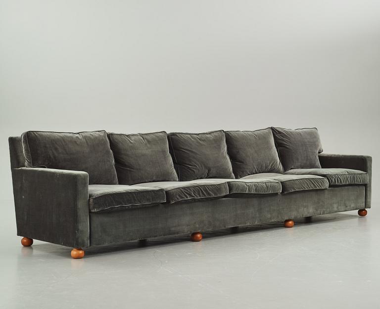 Josef Frank, a model 3031 sofa, Svenskt Tenn, 2015.