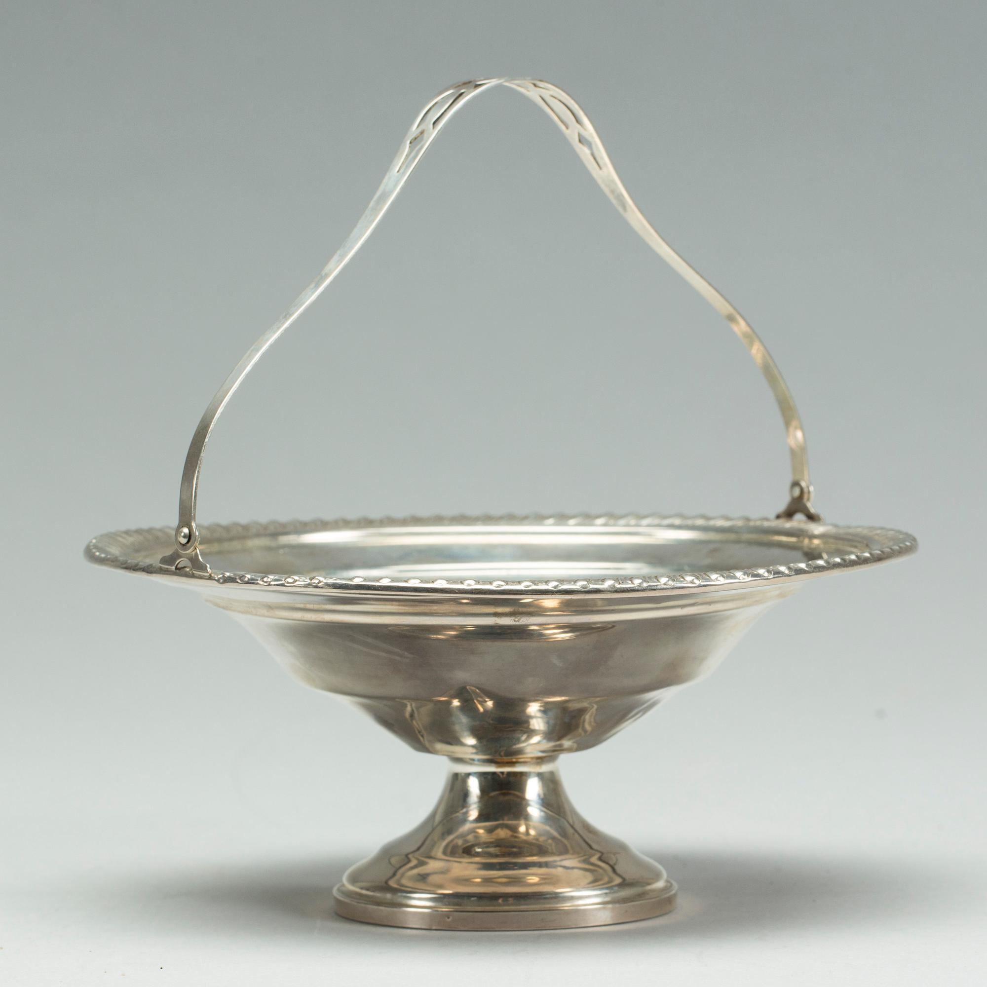 KONFEKTSKÅL, sterlingsilver, 1900-tal. Vikt 180 gram.