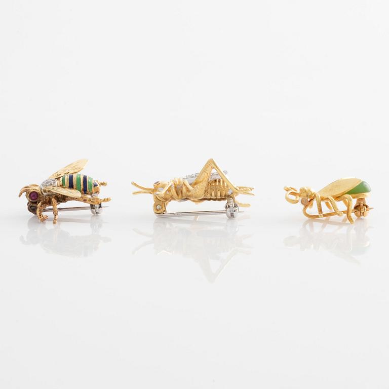 Three brooches in the shape of insects, 18K gold.