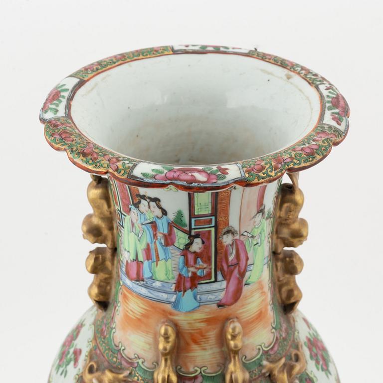 A large Canton famille rose vase, Qing dynasty, 19th Century.