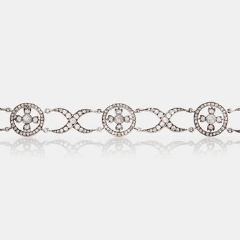 473. A rose-cut diamond bracelet.