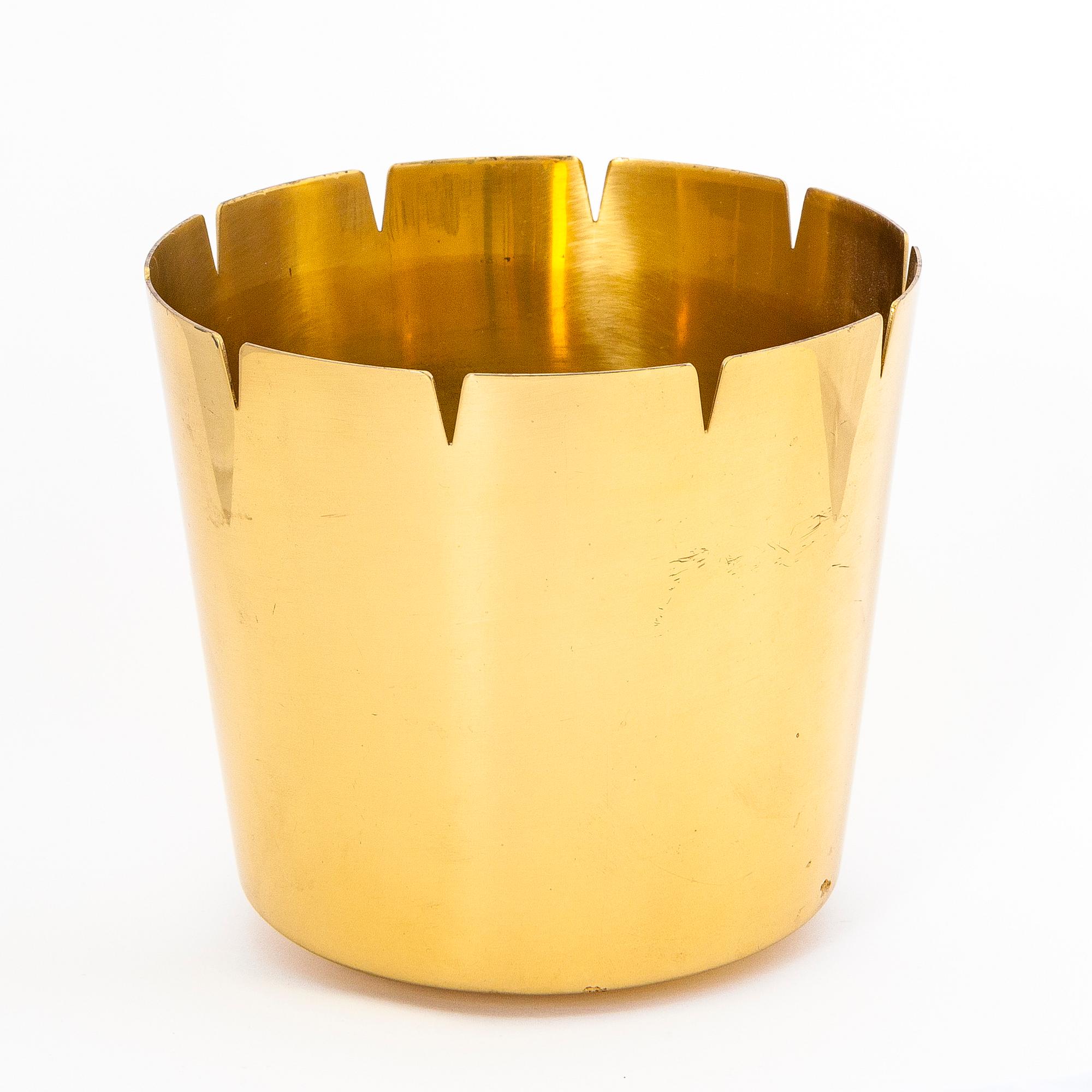 PAAVO TYNELL, A 1930's flower pot for Taito, Finland.