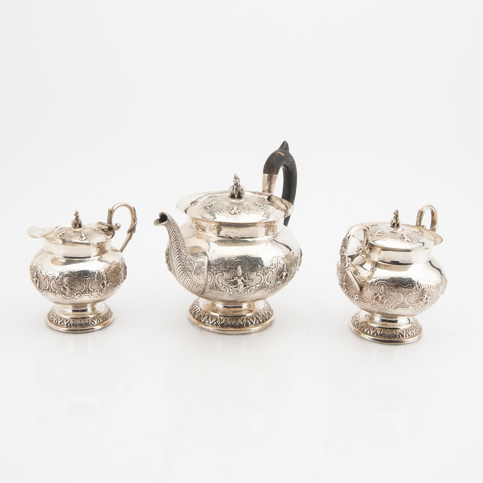 An early 20th century Indian silver three pcs silver tea service total weight 1270 grams.