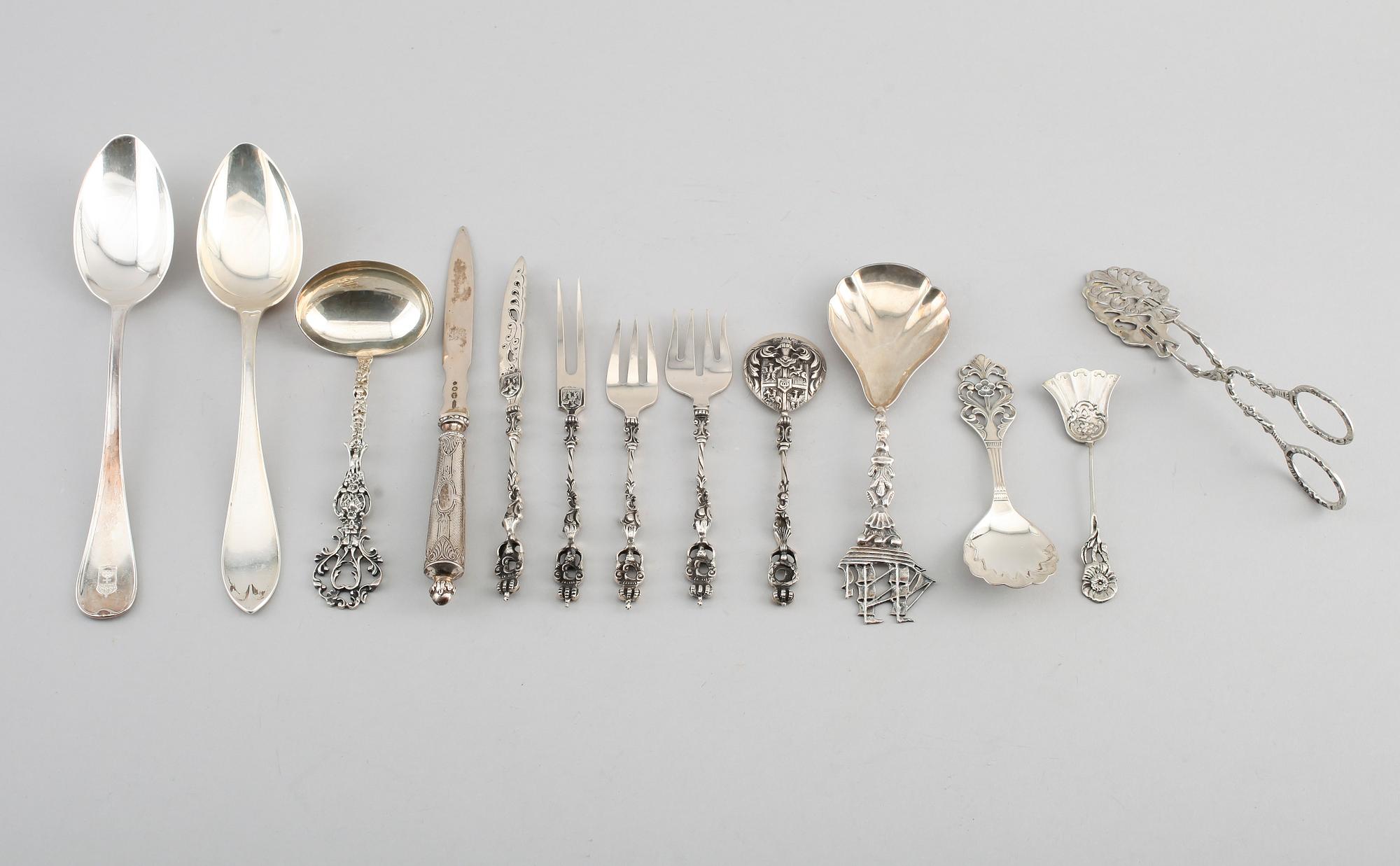 BESTICK, 13 delar, silver, olika modeller, 1900-tal. Total vikt ca 445 gram.