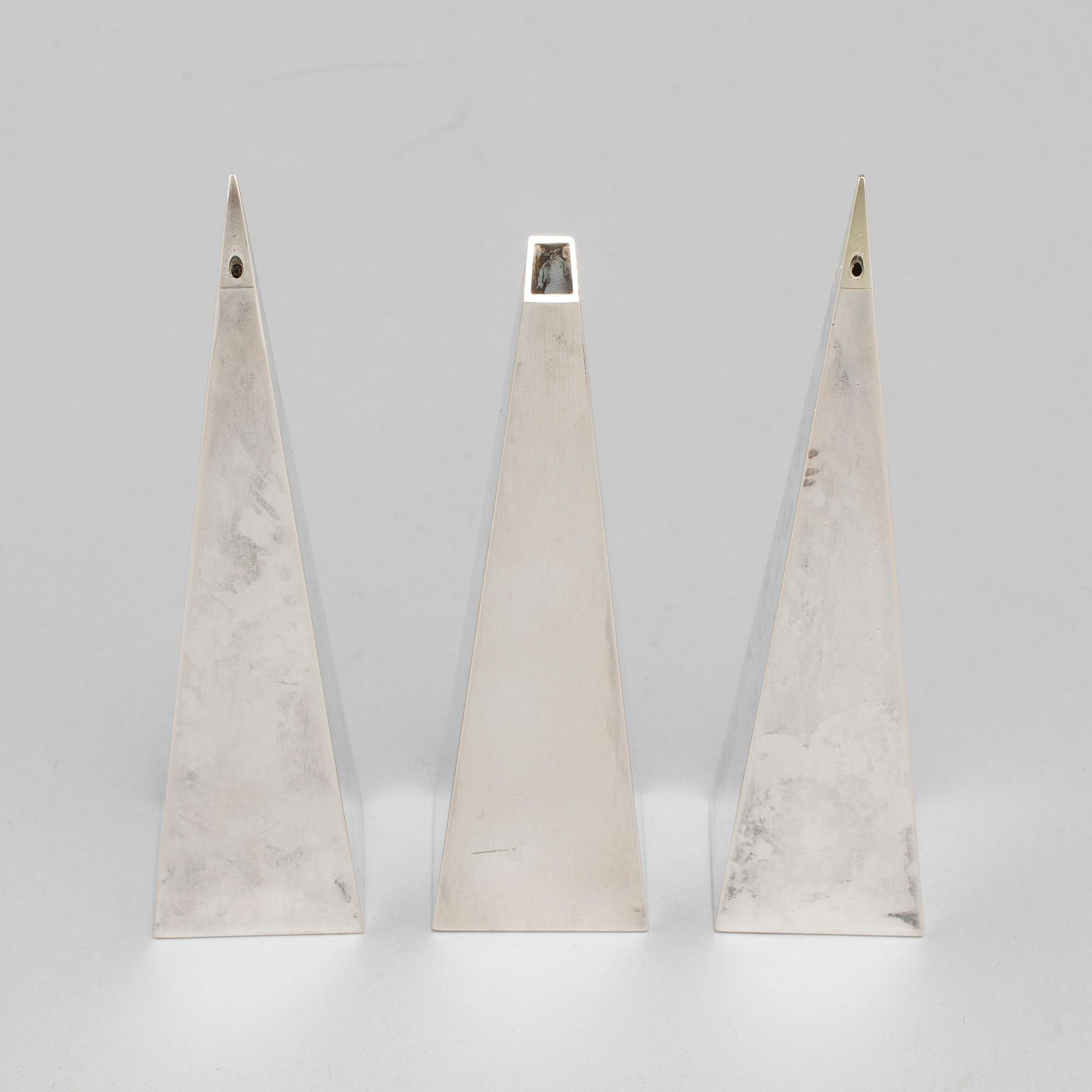 WOLFGANG GESSL, salt- och pepparkar samt vas/objekt, silver, Stockholm, 2000.